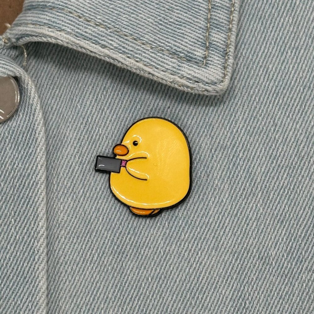✨Cute cartoon duck hold knife Enamel Lapel Pin brooch Yellow Cleaver Duck✨